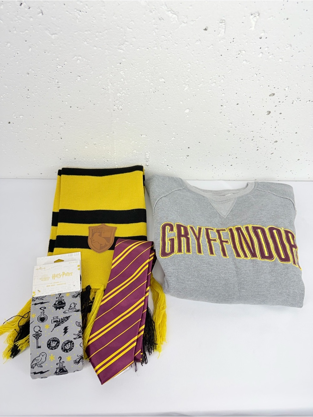 World Harry Potter Medium Gryffindor Sweatshirt Hufflepuff Scarf Socks Tie